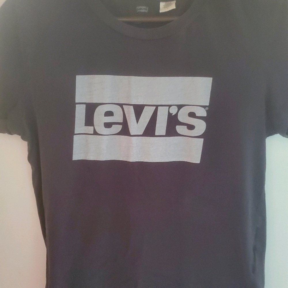 Levis short sleeve shirt
